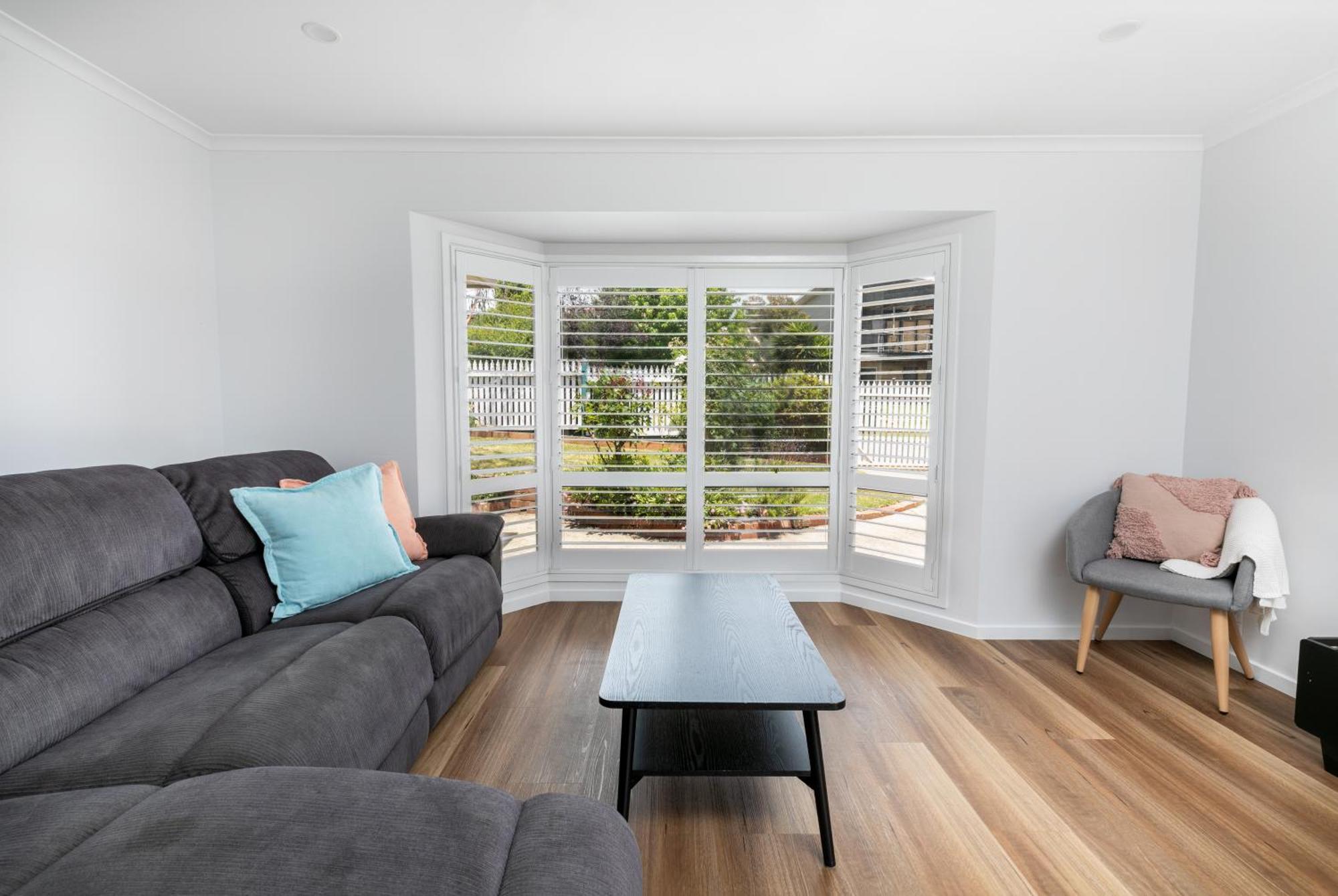 Pet Friendly 3 Bedroom House With Large Backyard