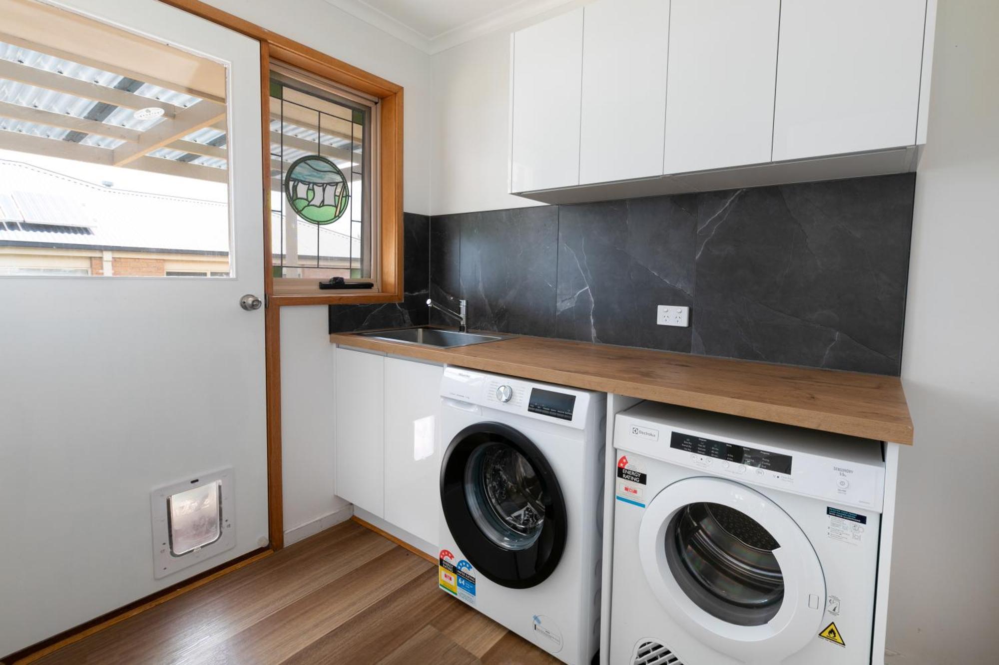 Pet Friendly 3 Bedroom House With Large Backyard Holiday home *