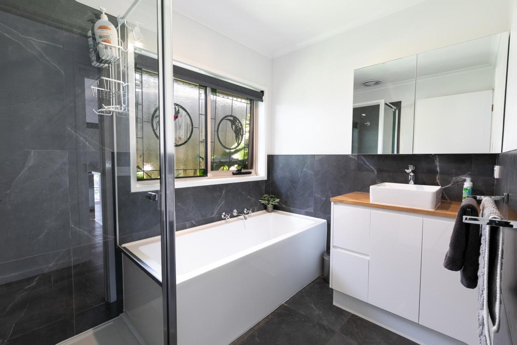 Pet Friendly 3 Bedroom House With Large Backyard Holiday home Clifton Springs