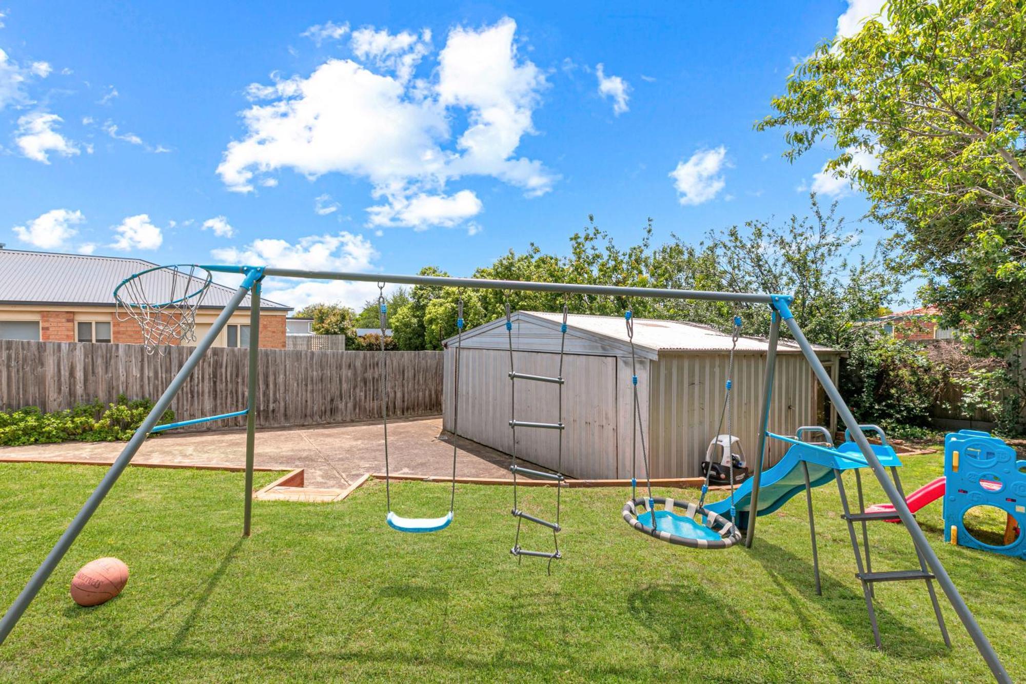 Pet Friendly 3 Bedroom House With Large Backyard * Clifton Springs